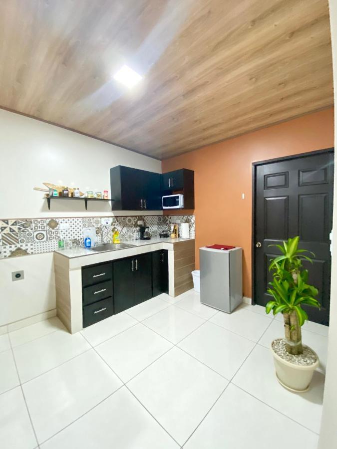 Pura Vida Apartment. 5 Min From Airport Alajuela Luaran gambar