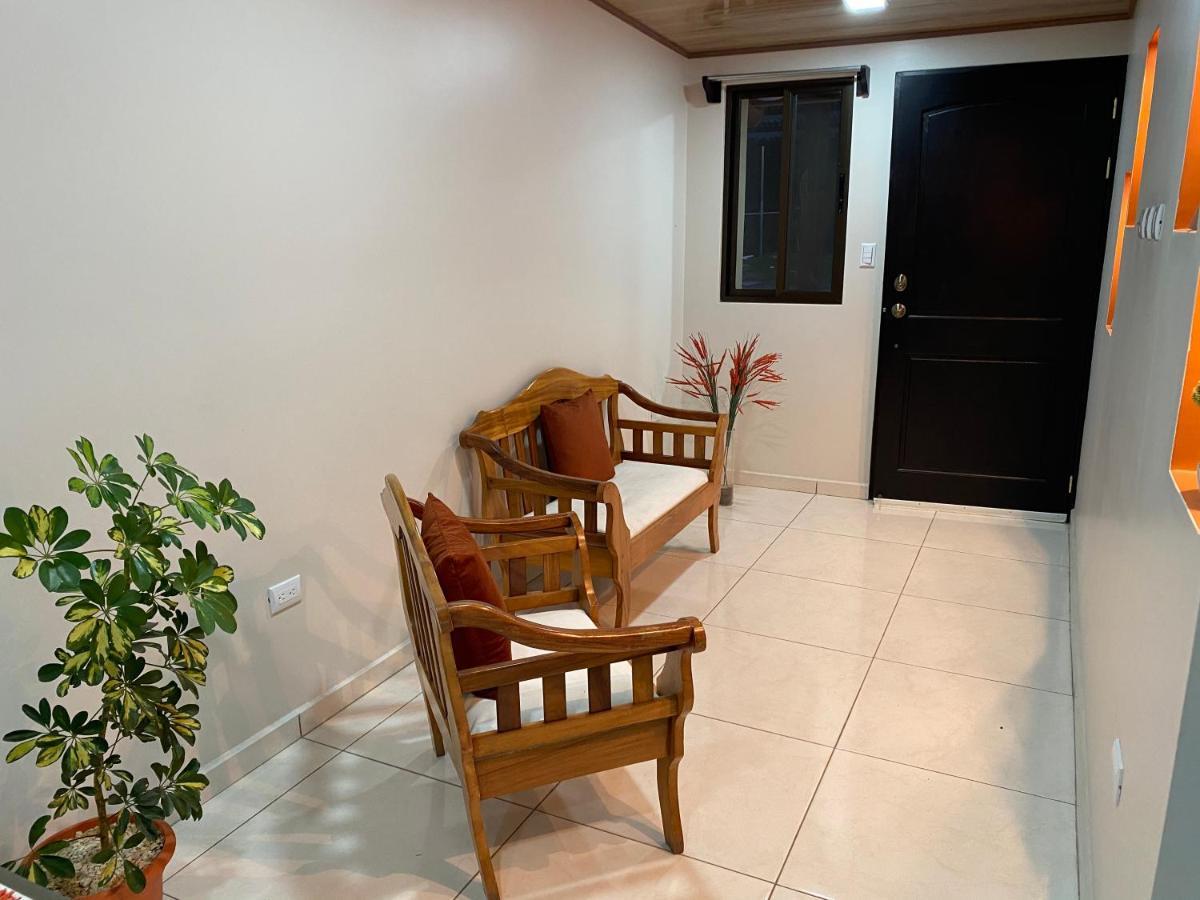Pura Vida Apartment. 5 Min From Airport Alajuela Luaran gambar