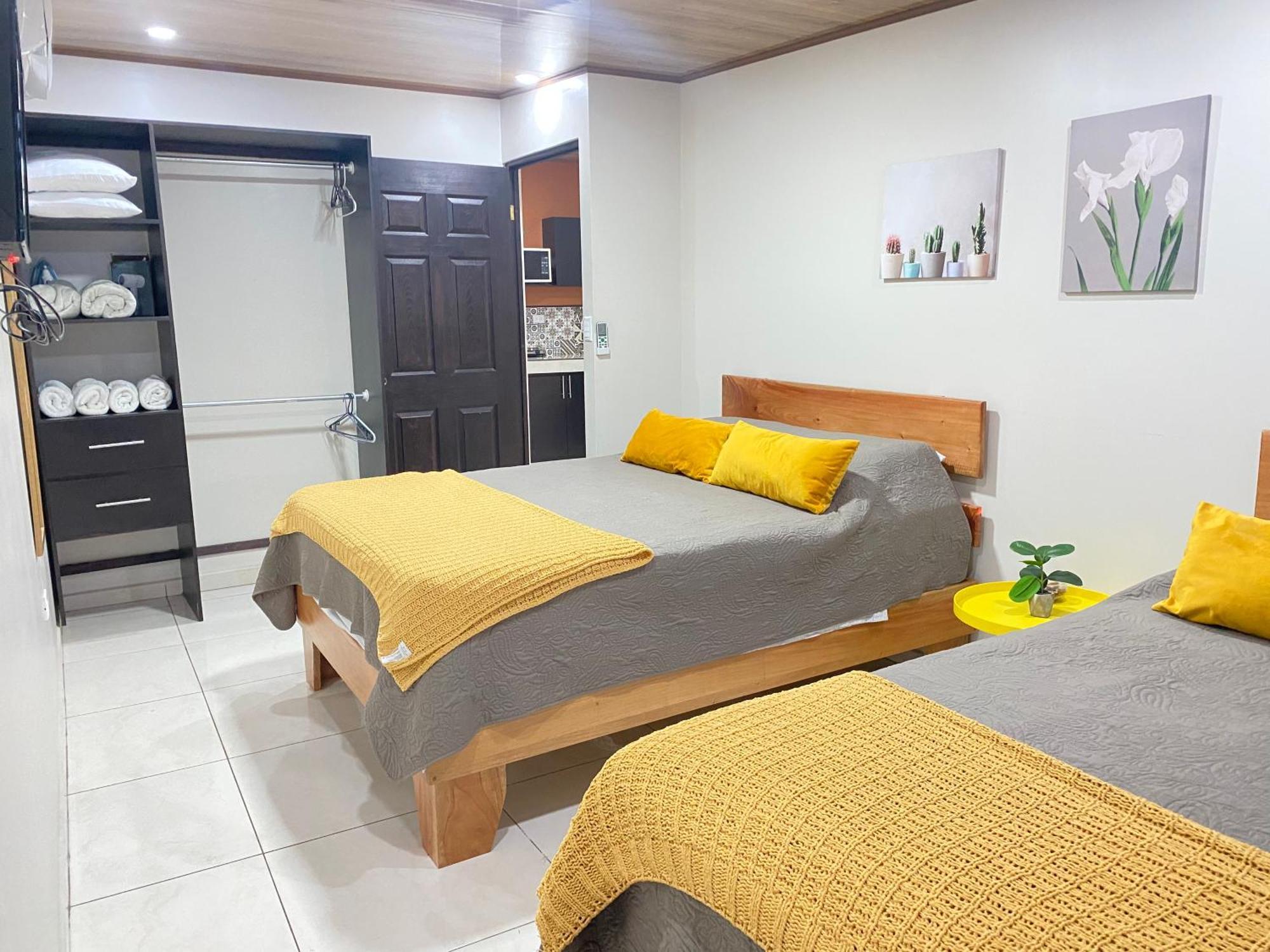 Pura Vida Apartment. 5 Min From Airport Alajuela Luaran gambar